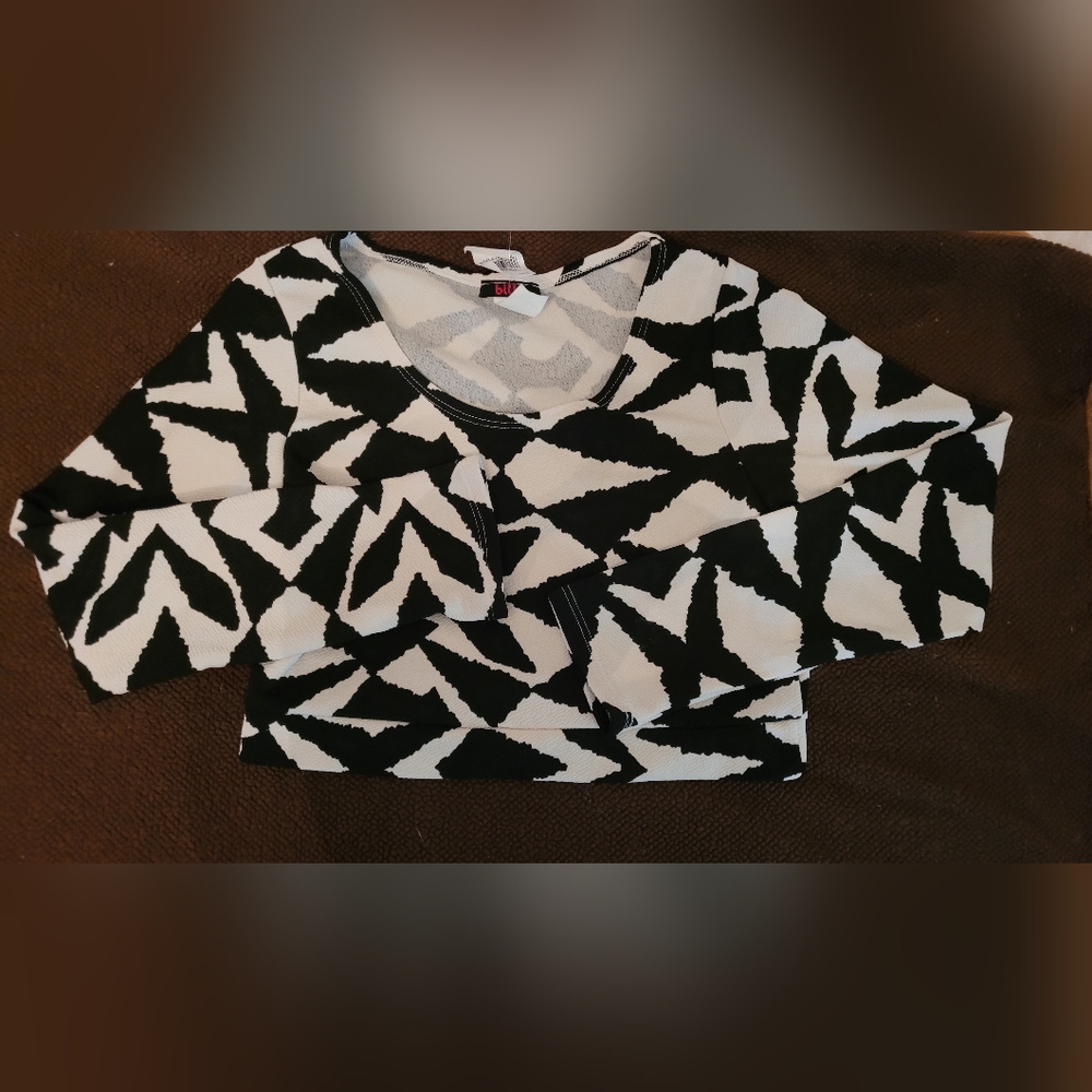 Ladies blush geometric crop top long sleeve - white/black bnwt